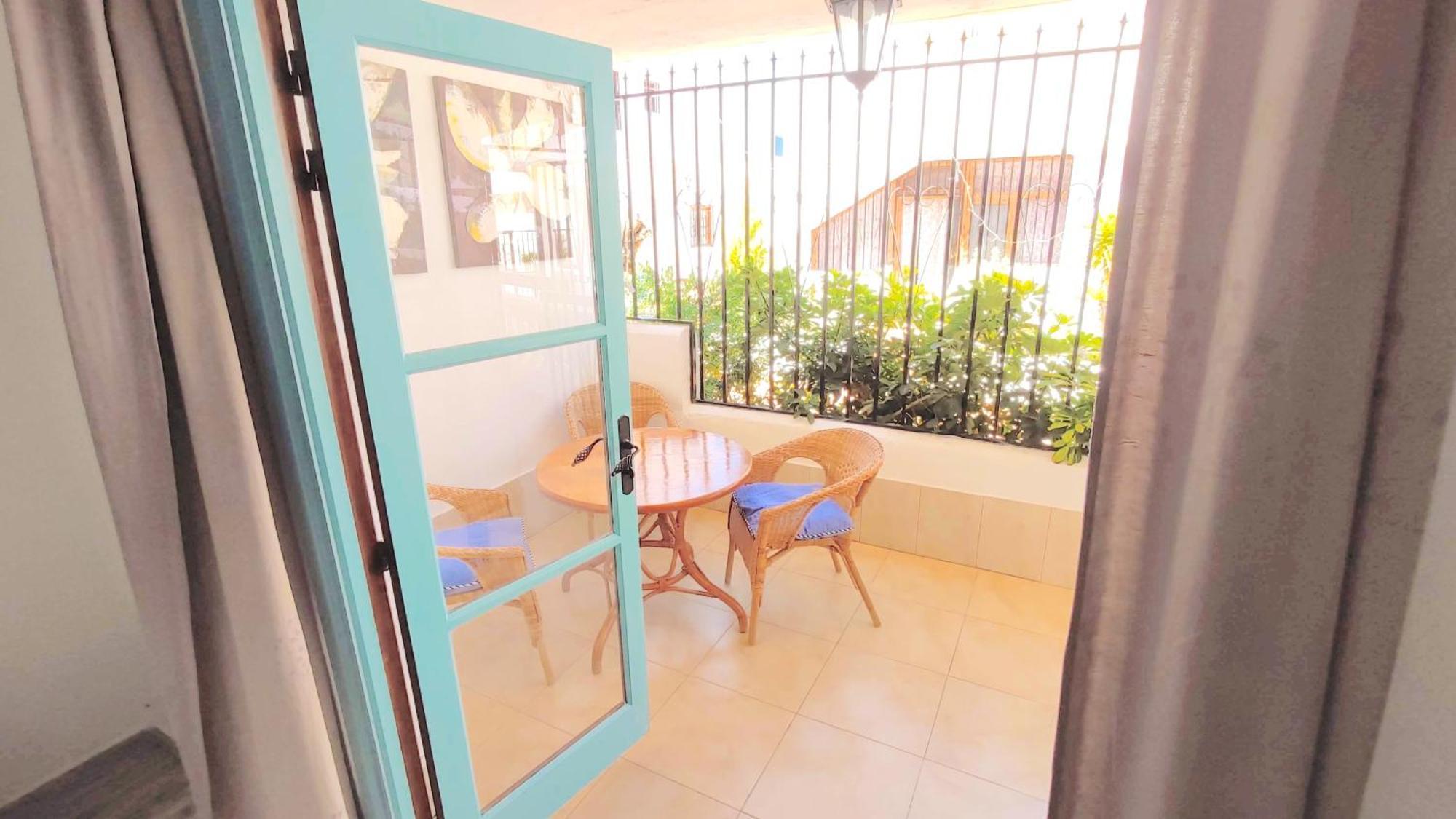 Port Royal Apartments, Heated Pool, Speed Wifi, Terrace อาโรนา ห้อง รูปภาพ